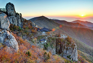 금산과 보리암 전경